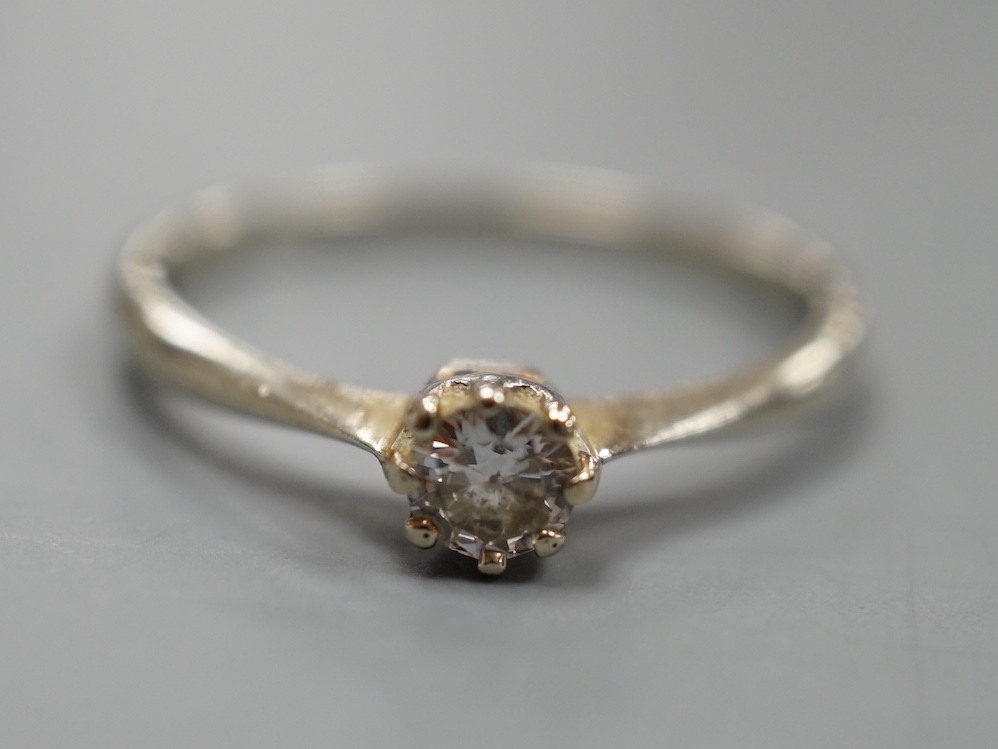 An 18ct and plat, solitaire diamond ring, size M, gross weight 1.7 grams.